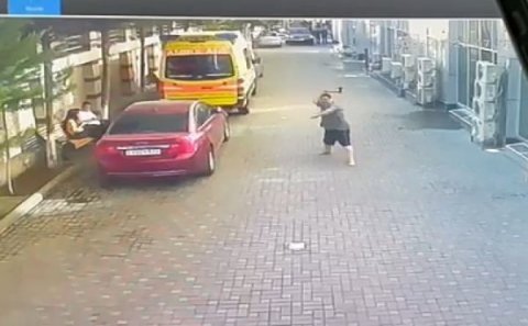 Sosial şəbəkələrdə Ağadadaş Ağayevdən nələr yazdılar: “Xəstəxananı meşəmi hesab etdin, odun qırmağamı gəlmişdin...”, “Balta Ağadadaş”...