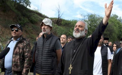 Rusiyadan İrəvana axın-axın erməni gəlir: Moskvanın “qara keşiş” planı 