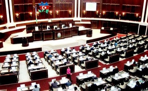 ÜÇ VƏZİFƏLİ DEPUTAT “VURULDU” – İki yeni deputat komitə sədri seçildi