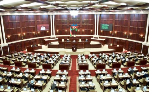 Həm maaş, həm də pensiya alan deputatlar: - SİYAHI