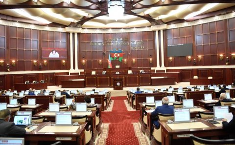 Deputatlar ona səs verməyən vətəndaşları qəbul etmək istəmir?