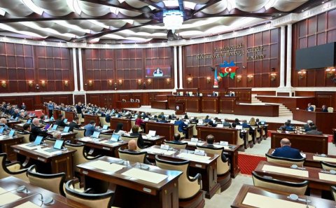 Deputatlar toplaşdı - Milli Məclisdə xüsusi iclas keçirilir