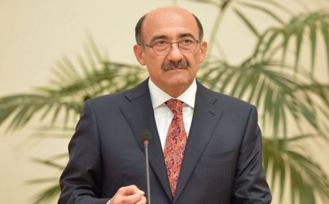 Əbülfəs Qarayev Azərbaycanı tərk edib
