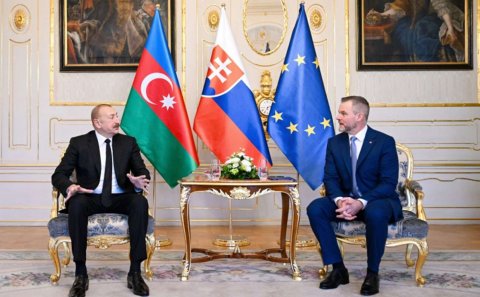 İlham Əliyev Slovakiya prezidenti ilə təkbətək görüşdü
