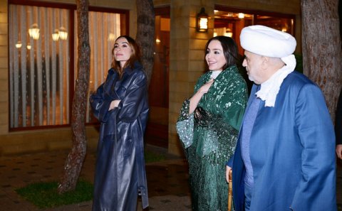 Prezidentin qızları iftar mərasimində - Fotolar
