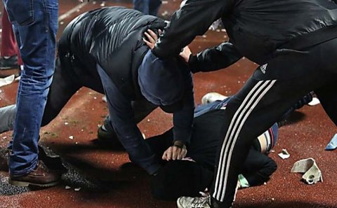 Xəzər rayonunda qanlı DAVA: 4 nəfər bir nəfəri ölümcül döydü 